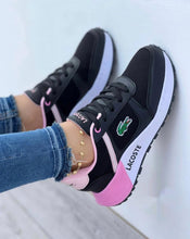 Cargar imagen en el visor de la galería, Lacoste Dama Comfort: Comodidad premium que te acompaña todo el día.