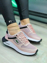 Cargar imagen en el visor de la galería, Lacoste Dama Comfort: Comodidad premium que te acompaña todo el día.