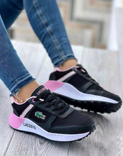 Cargar imagen en el visor de la galería, Lacoste Dama Comfort: Comodidad premium que te acompaña todo el día.