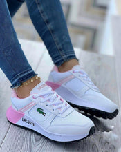 Cargar imagen en el visor de la galería, Lacoste Dama Comfort: Comodidad premium que te acompaña todo el día.