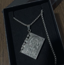 Cargar imagen en el visor de la galería, Collar Libro Sagrado 📖✨