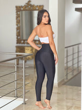 Cargar imagen en el visor de la galería, LEGGINS CON FAJA INTERNA REALZA GLUTEOS Y MOLDEAN ABDOMEN Y PIERNAS