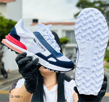 Cargar imagen en el visor de la galería, Lacoste Elite Active – Comodidad y estilo para cada paso
